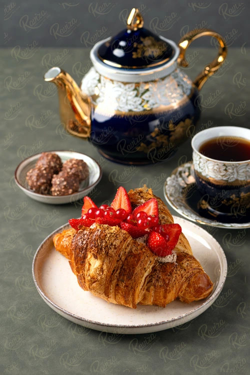 Qaymaqlı Şokoladlı Kruassan